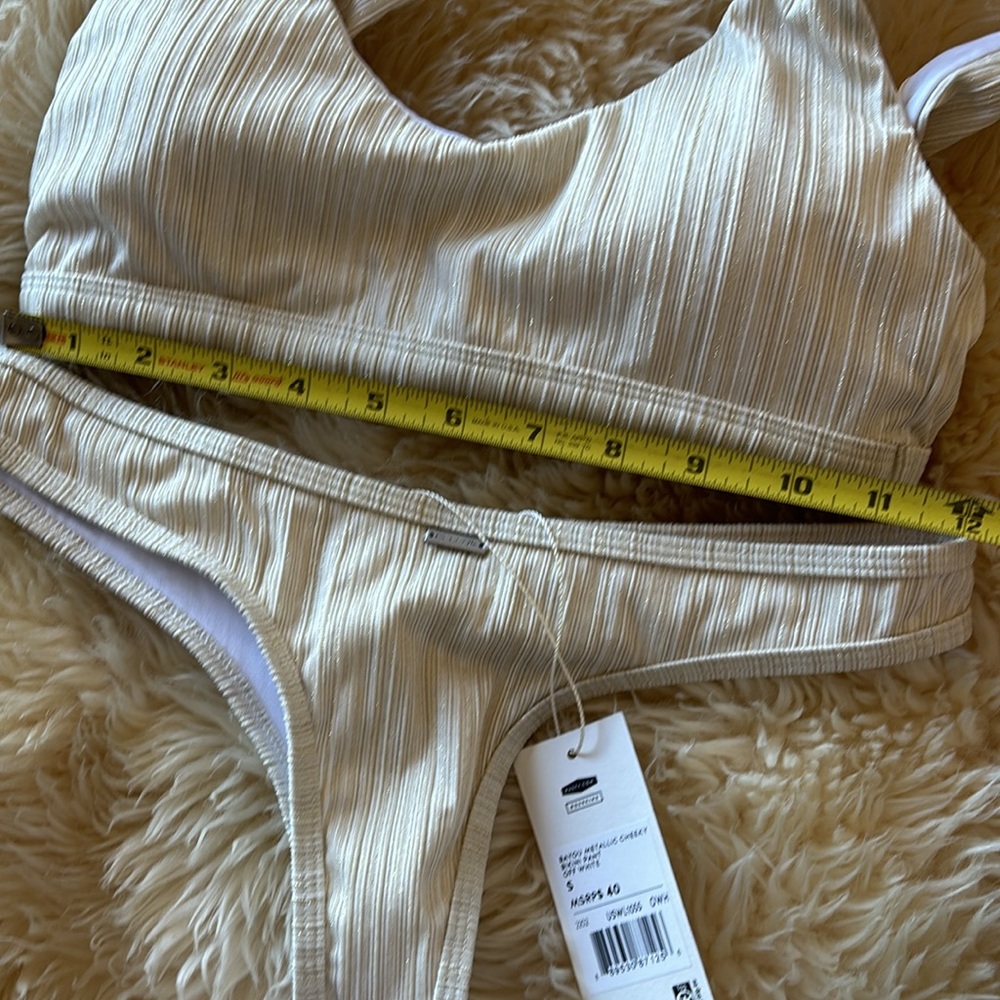 Bikini - Picture 7 of 10